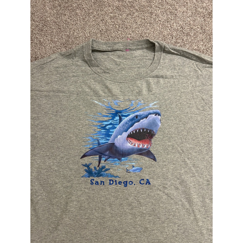 Vintage Shark Graphic T-Shirt Mens XL Gray Excellent San Diego CA Souvenir